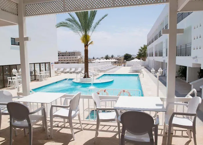 Liquid Lägenhetshotell Ayia Napa