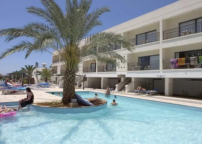 Liquid Apartmanhotel Ajía Nápa